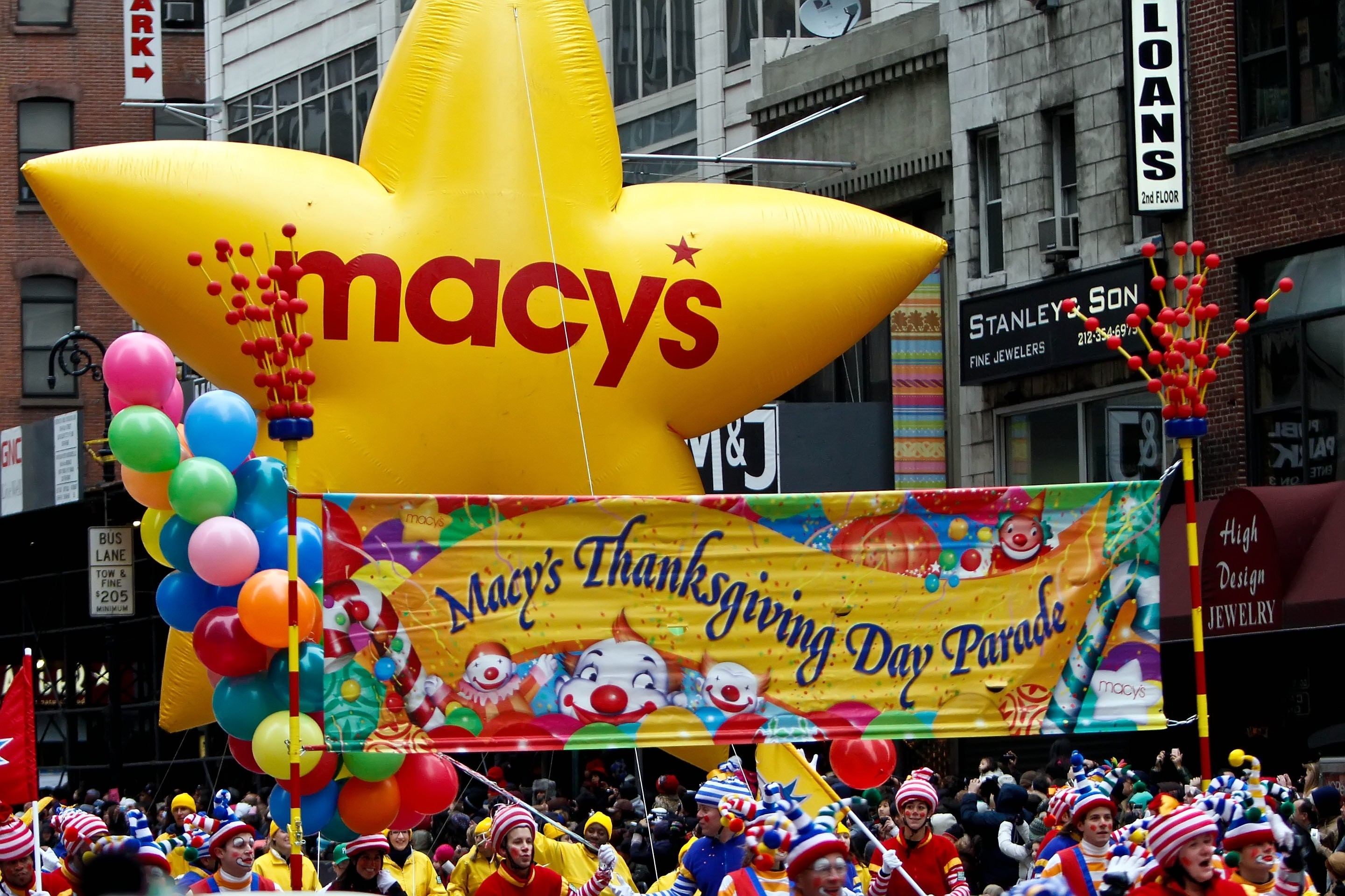 ... is the best place to watch the 2014 Macyâ€™s Thanksgiving Day Parade